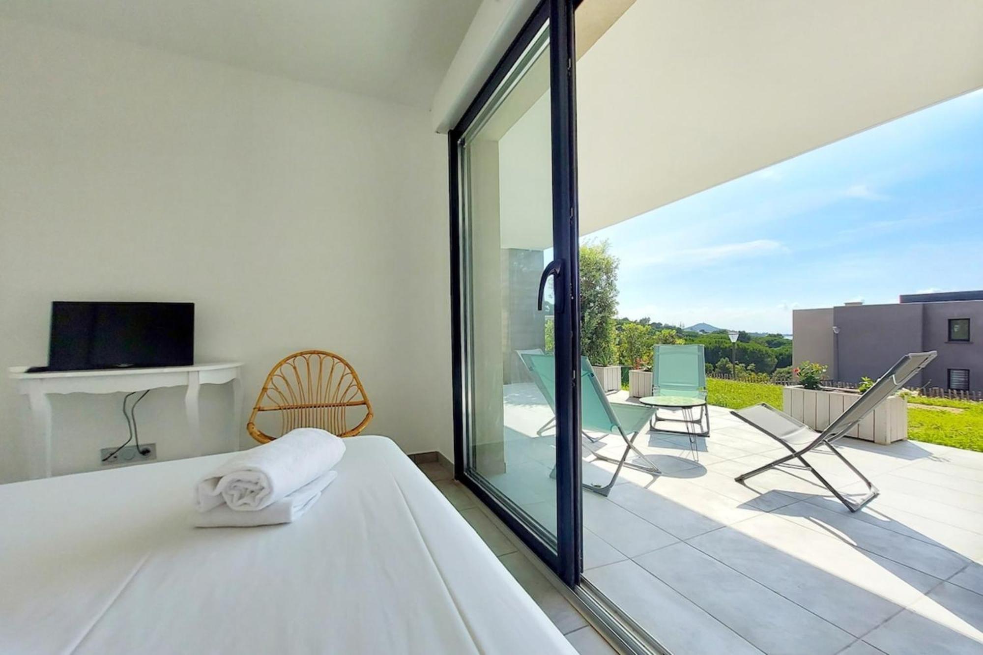 Kiara - Beach By Foot Terrace Isolella - By Tgb Pietrosella Exterior foto